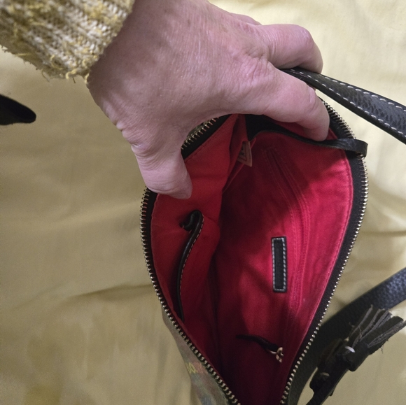 Dooney and Bourke purse - Picture 7 of 7